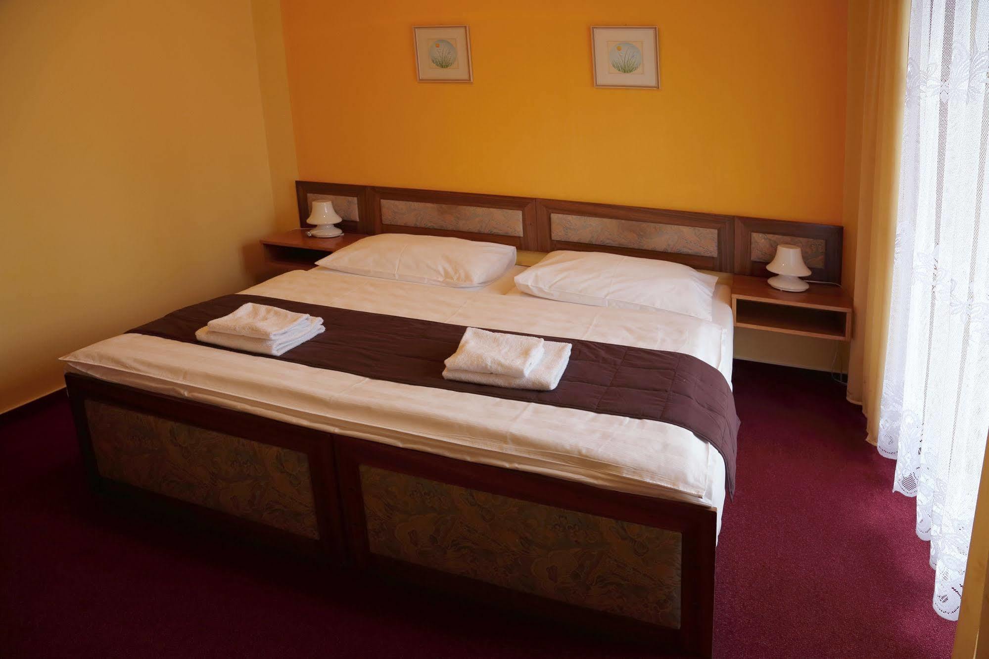 Resort Hotel Zvikov Zvíkovské Podhradí Eksteriør billede